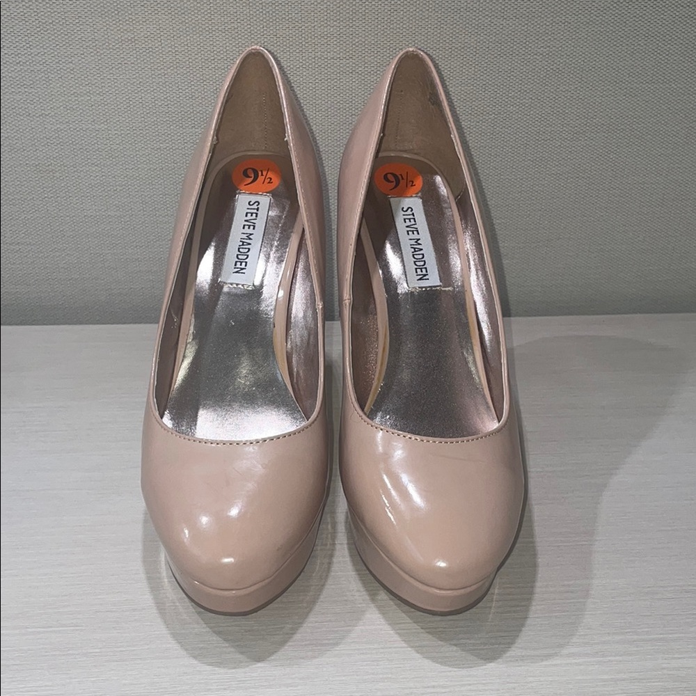Steve Madden Cream Heels Classic Pumps